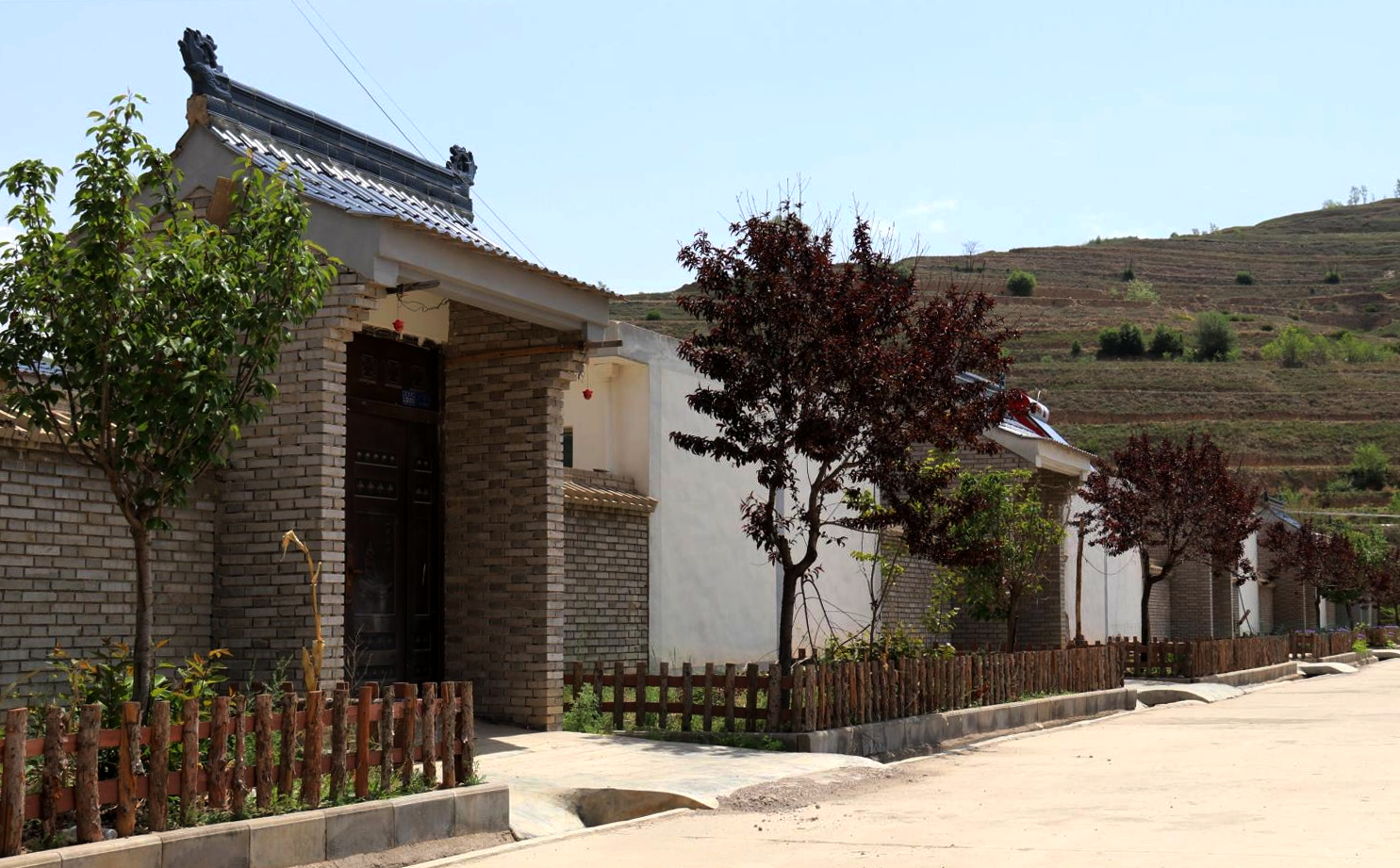 甘肃静宁：异地搬迁拔穷根 绿染大地绘锦绣(图2)