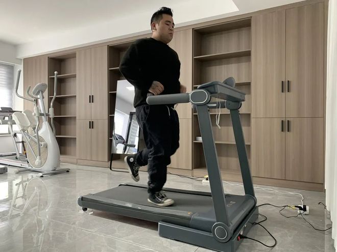 九游体育跑步也能私人定制?永康一款跑步机集三项发明专利(图1) 九游体育跑步也能私人定制?永康一款跑步机集三项发明专利(图1)