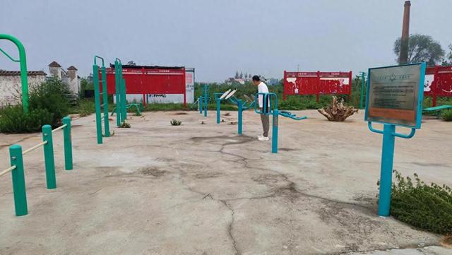 八千办事处开展健身器材安全隐患大排查九游体育工作(图1)