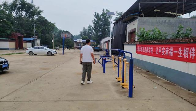 八千办事处开展健身器材安全隐患大排查九游体育工作(图2)