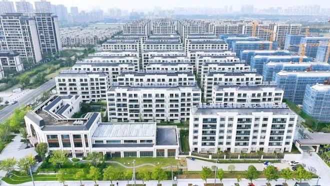 湖语颂(售楼处)官方网站2024最新房价-户型-容积率-售楼中心电话九游体育(图2) 湖语颂(售楼处)官方网站2024最新房价-户型-容积率-售楼中心电话九游体育(图2)