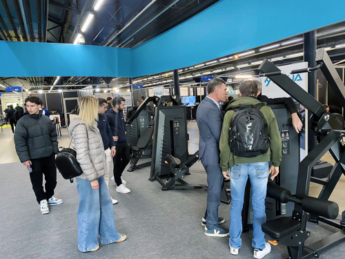 九游体育加快欧洲市场布局：舒华体育携高端商用系列亮相法国健身展Fitex(图5)